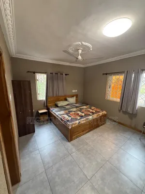 Fully Furnished 3 Master Bedrooms Apartment for Short Stay