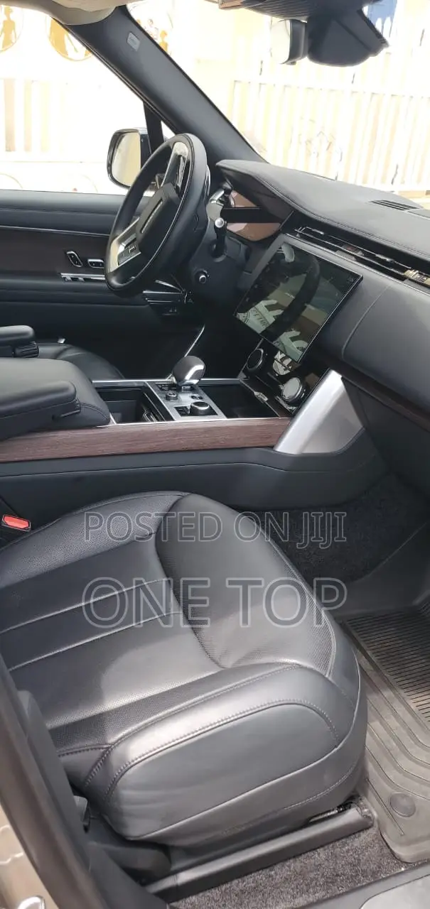 Land Rover Range Rover Vogue 2023 Gold