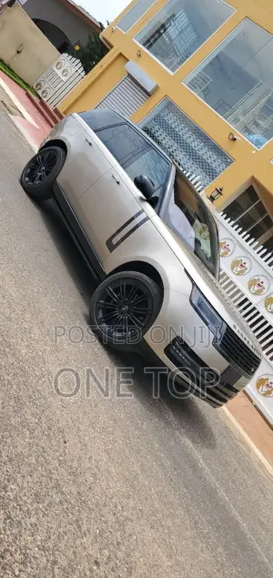 Land Rover Range Rover Vogue 2023 Gold