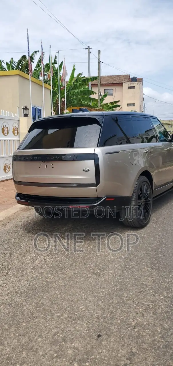 Land Rover Range Rover Vogue 2023 Gold