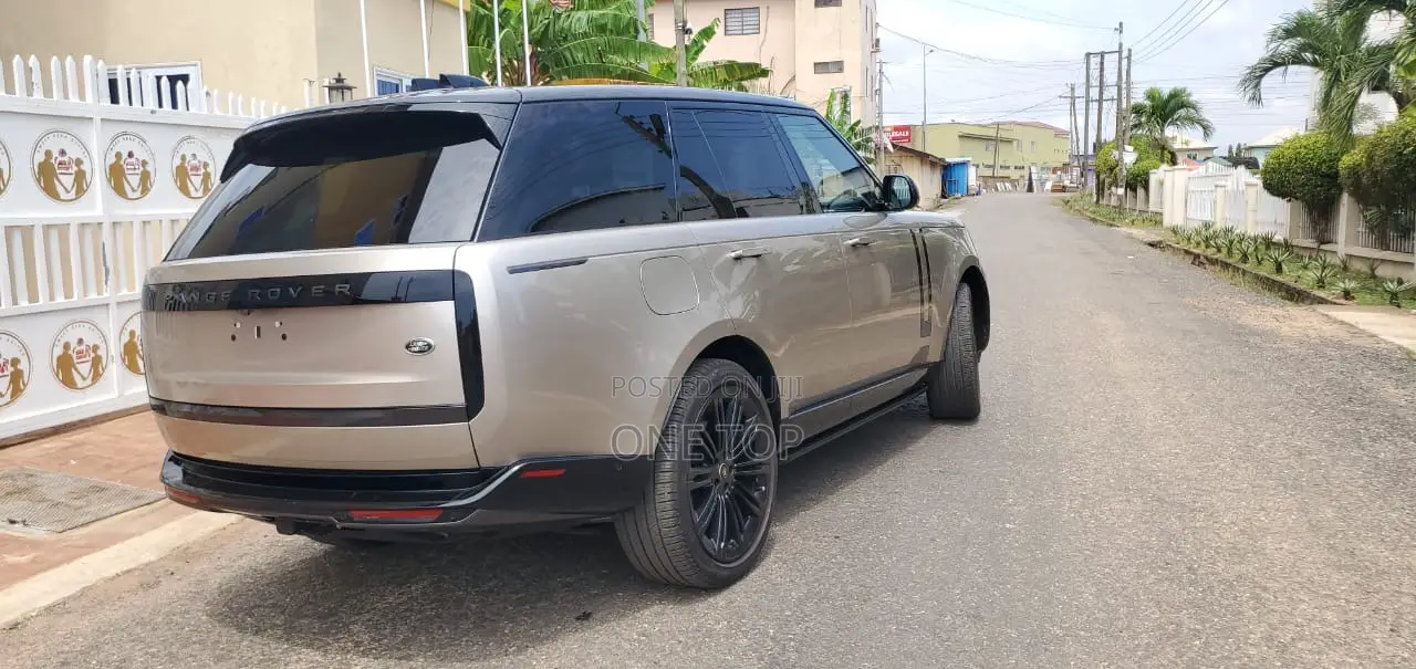 Land Rover Range Rover Vogue 2023 Gold