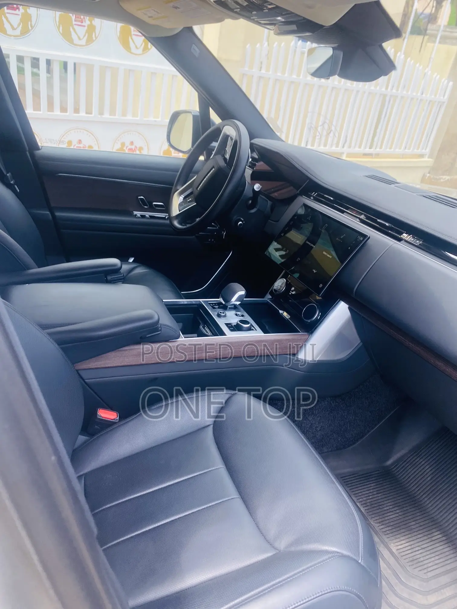 Land Rover Range Rover Vogue 2023 Gold