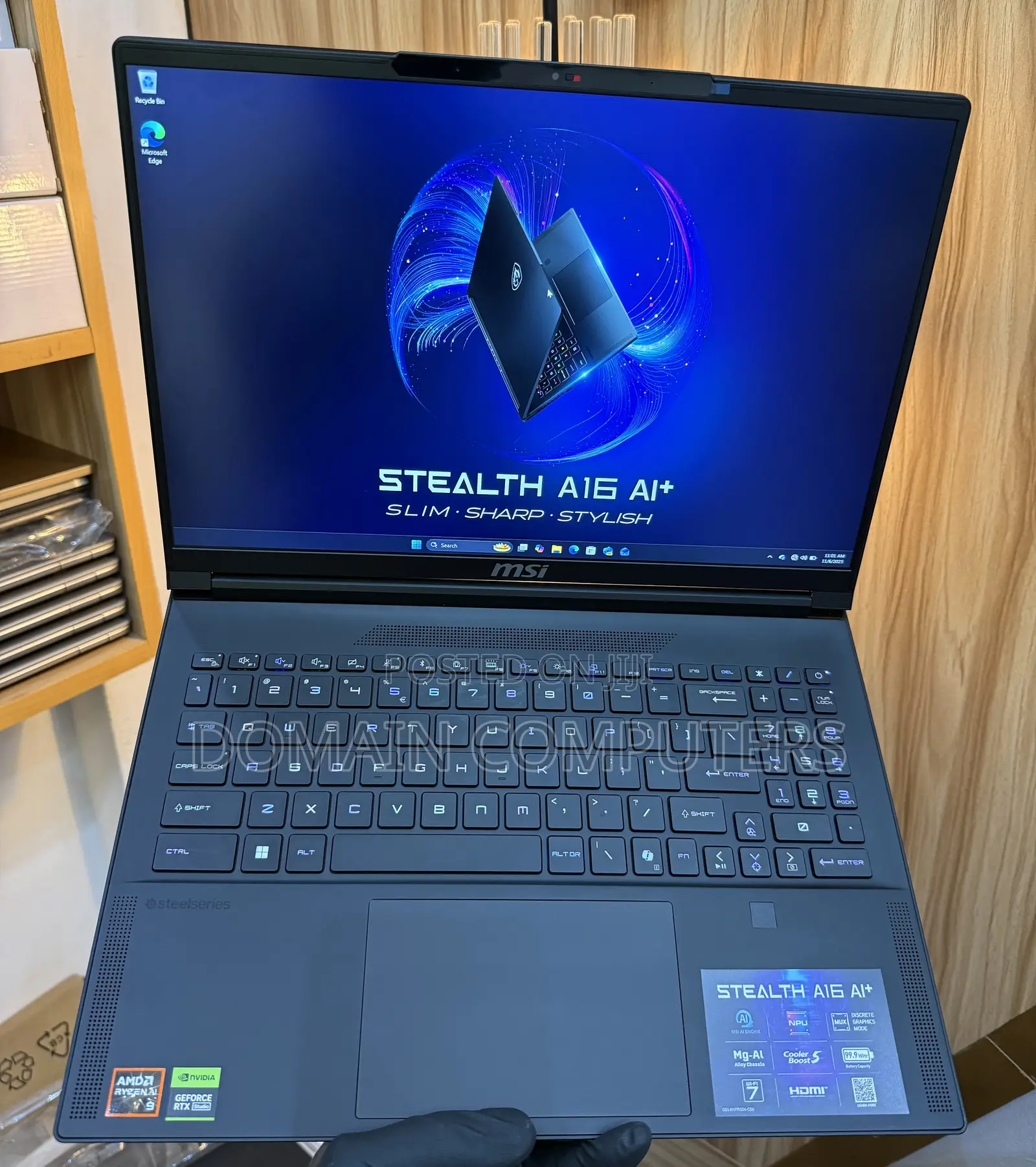 New Laptop MSI Stealth 16 AI Studio 32GB AMD Ryzen 9 SSD 1T