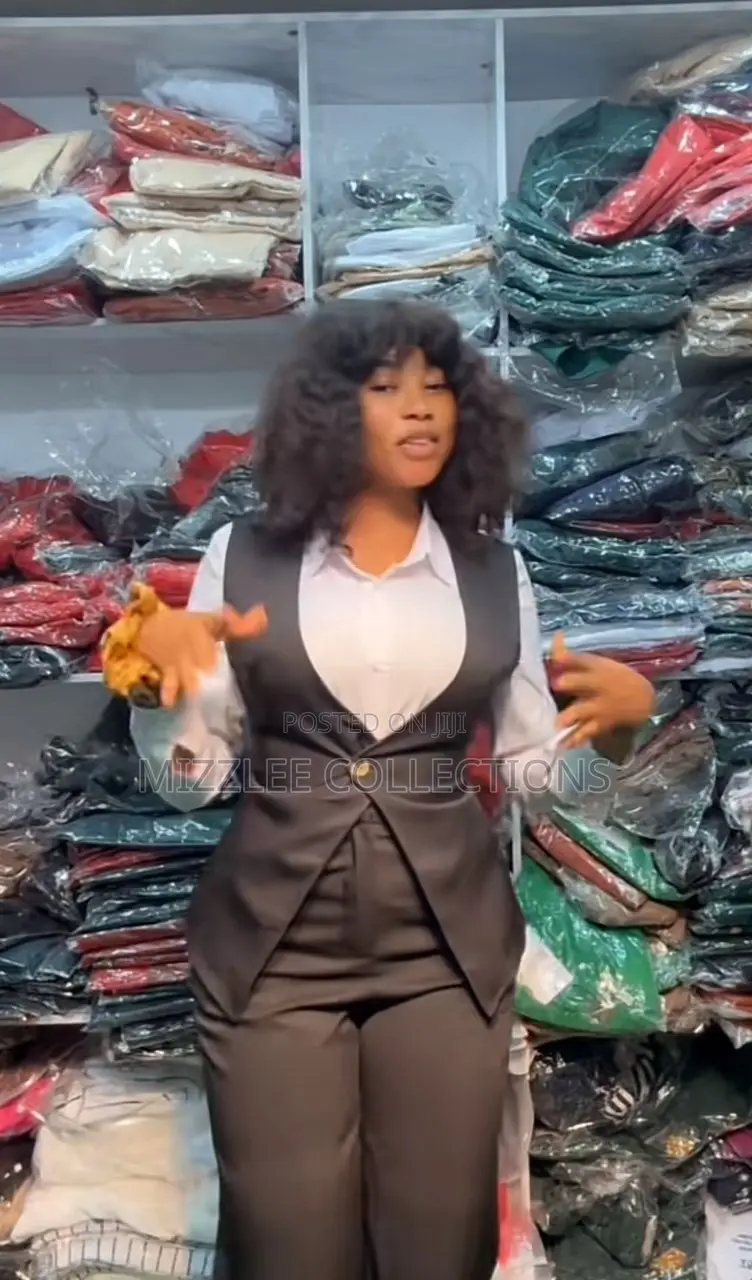 3piece Sleeveless Suit for Ladies