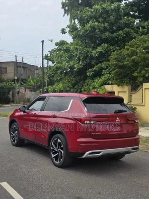 Mitsubishi Outlander SE 2024 Red