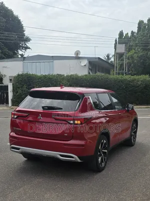 Mitsubishi Outlander SE 2024 Red