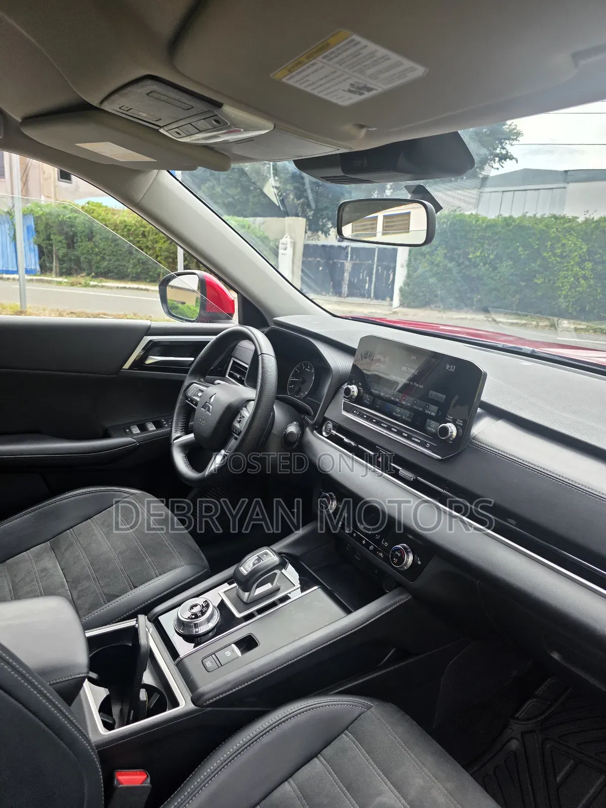 Mitsubishi Outlander SE 2024 Red