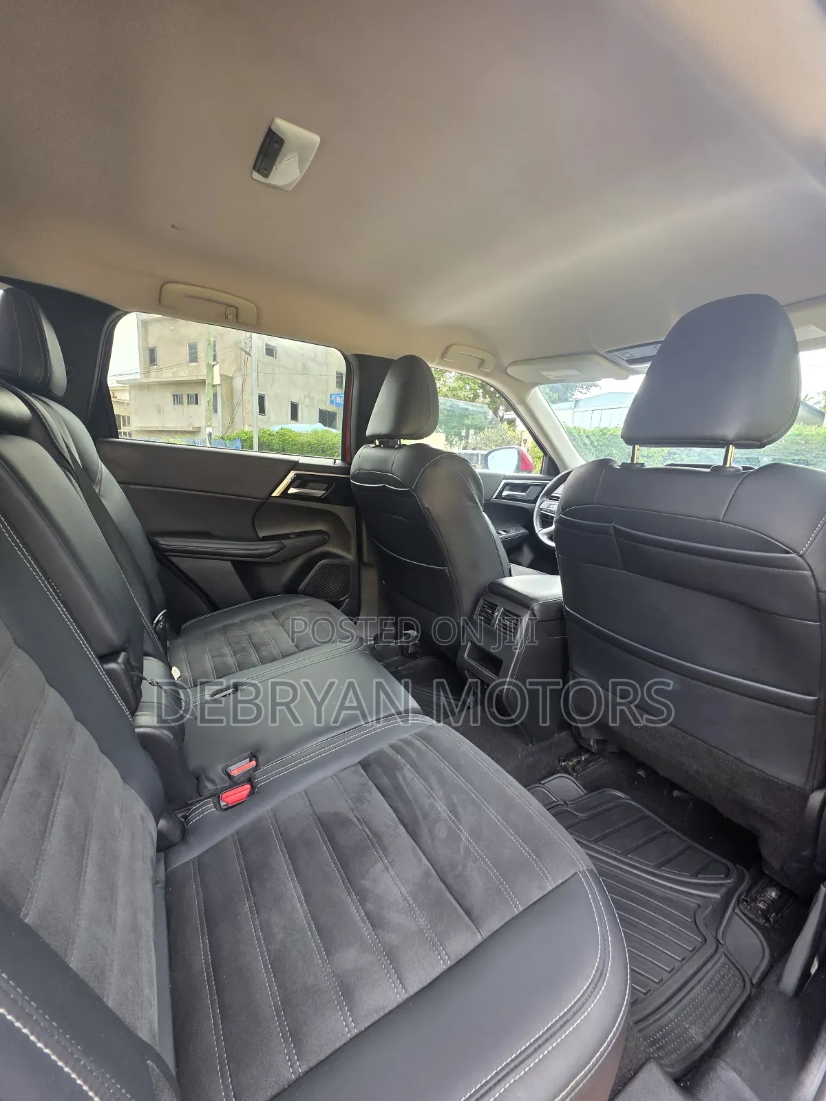 Mitsubishi Outlander SE 2024 Red