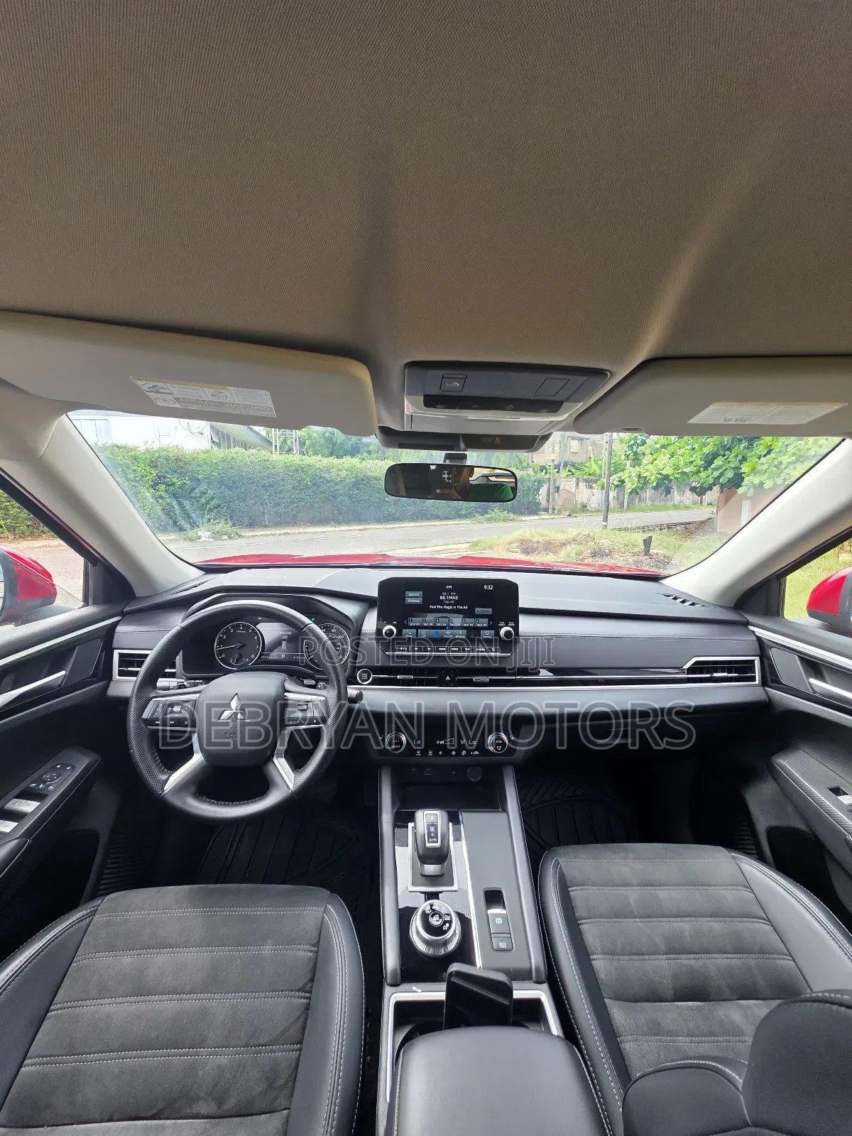 Mitsubishi Outlander SE 2024 Red