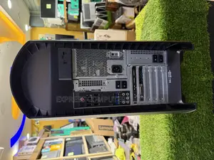 Dell Alienware Aurora R12 32GB AMD Ryzen 7 SSHD (Hybrid) 1T