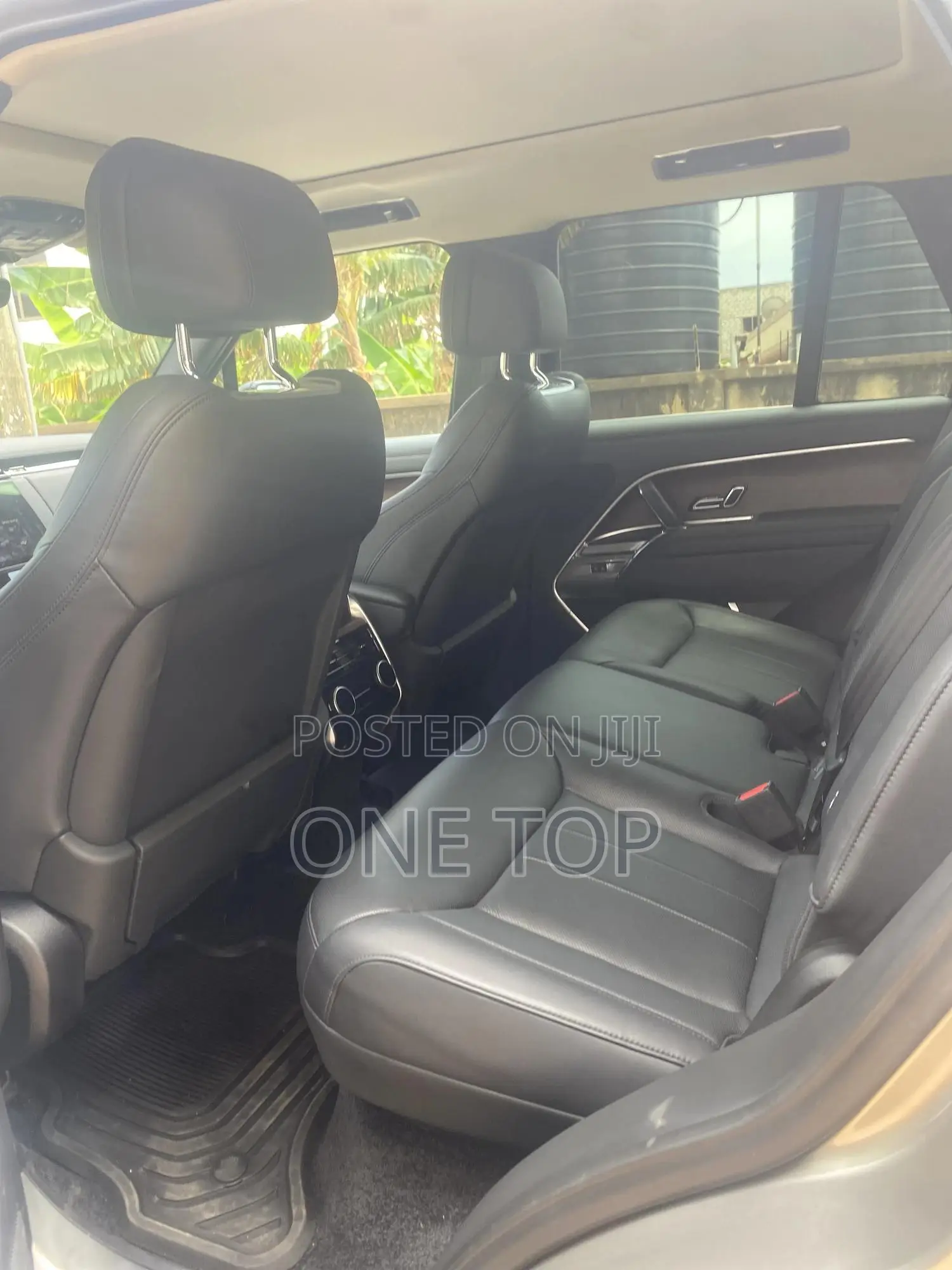Land Rover Range Rover Vogue 2023 Gold