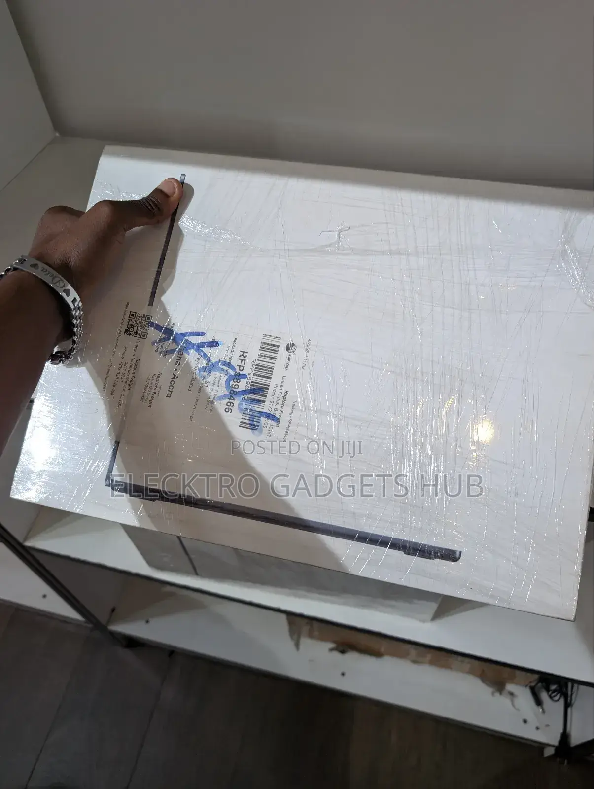 New Laptop Apple MacBook Air 2024 M3 15-Inch 16GB Apple M3 SSD 512GB