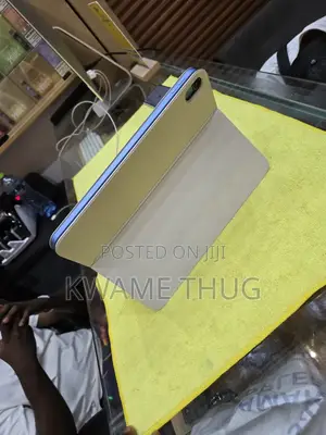 New Apple iPad (2025) 128 GB