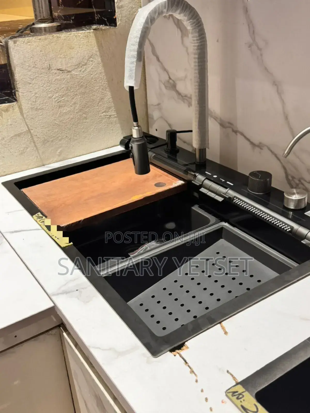 Multi Purpose Sink With Pullout Tap