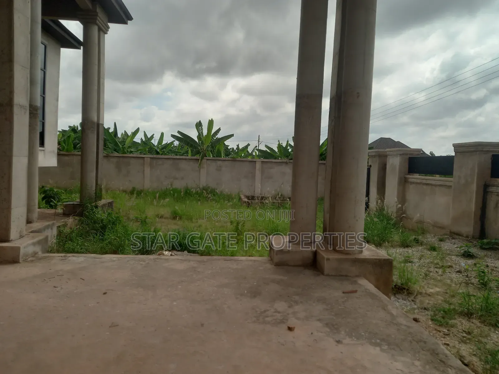 8bdrm House in Santasi Nkoransa, Kumasi Metropolitan for sale