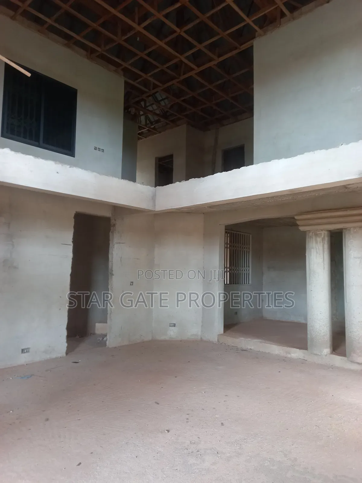 8bdrm House in Santasi Nkoransa, Kumasi Metropolitan for sale