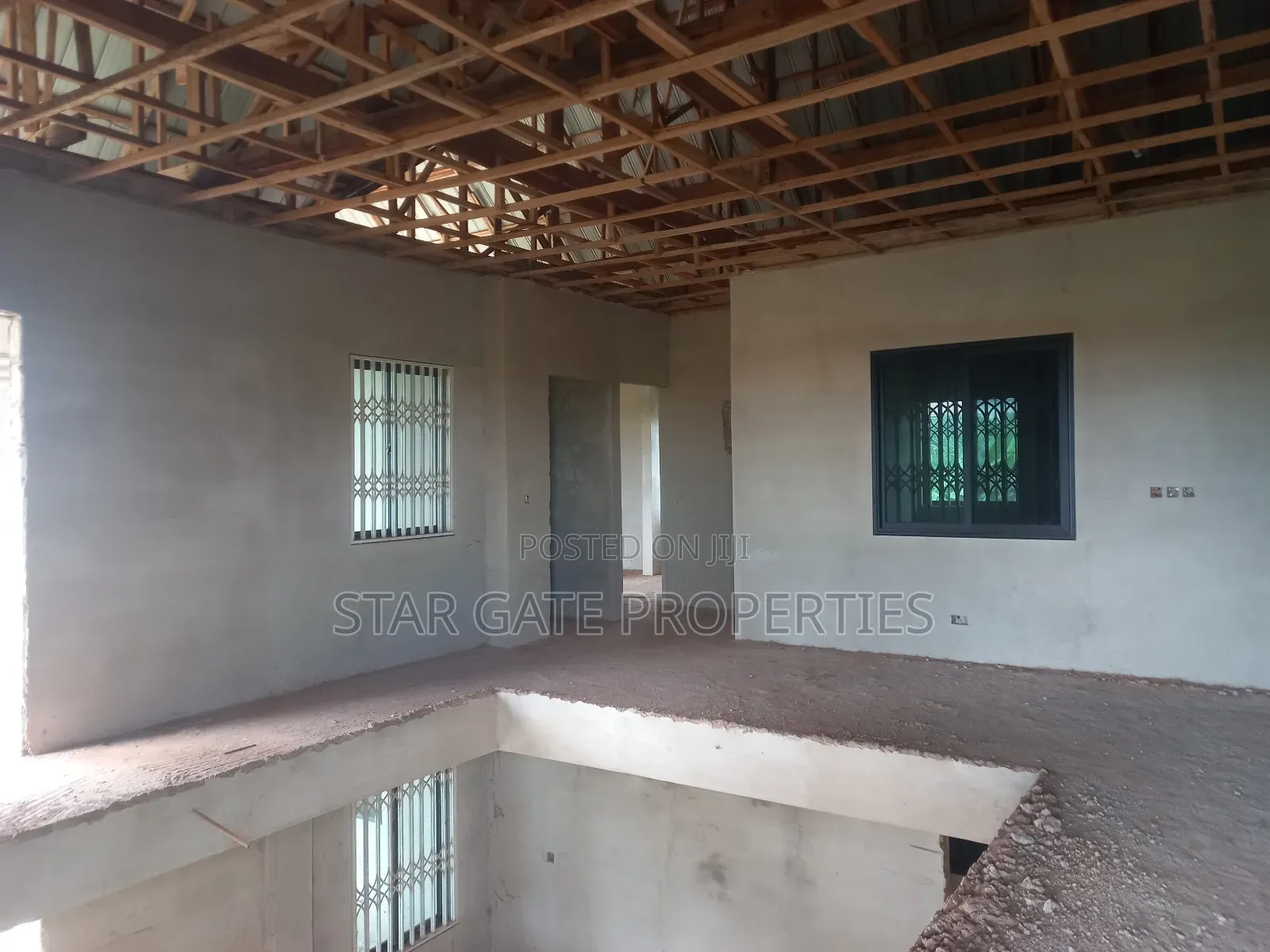 8bdrm House in Santasi Nkoransa, Kumasi Metropolitan for sale