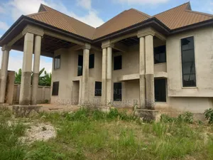 8bdrm House in Santasi Nkoransa, Kumasi Metropolitan for sale