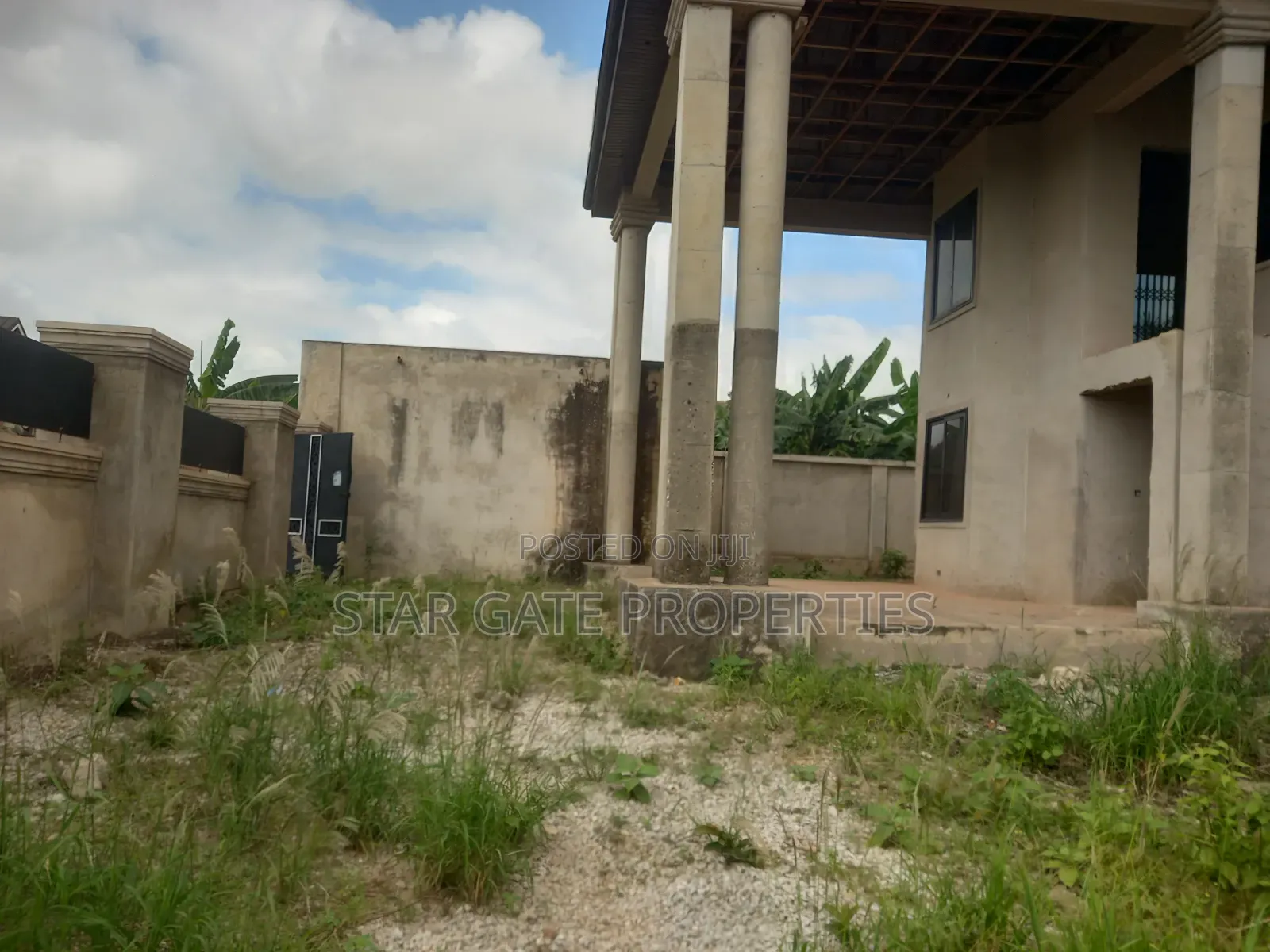8bdrm House in Santasi Nkoransa, Kumasi Metropolitan for sale