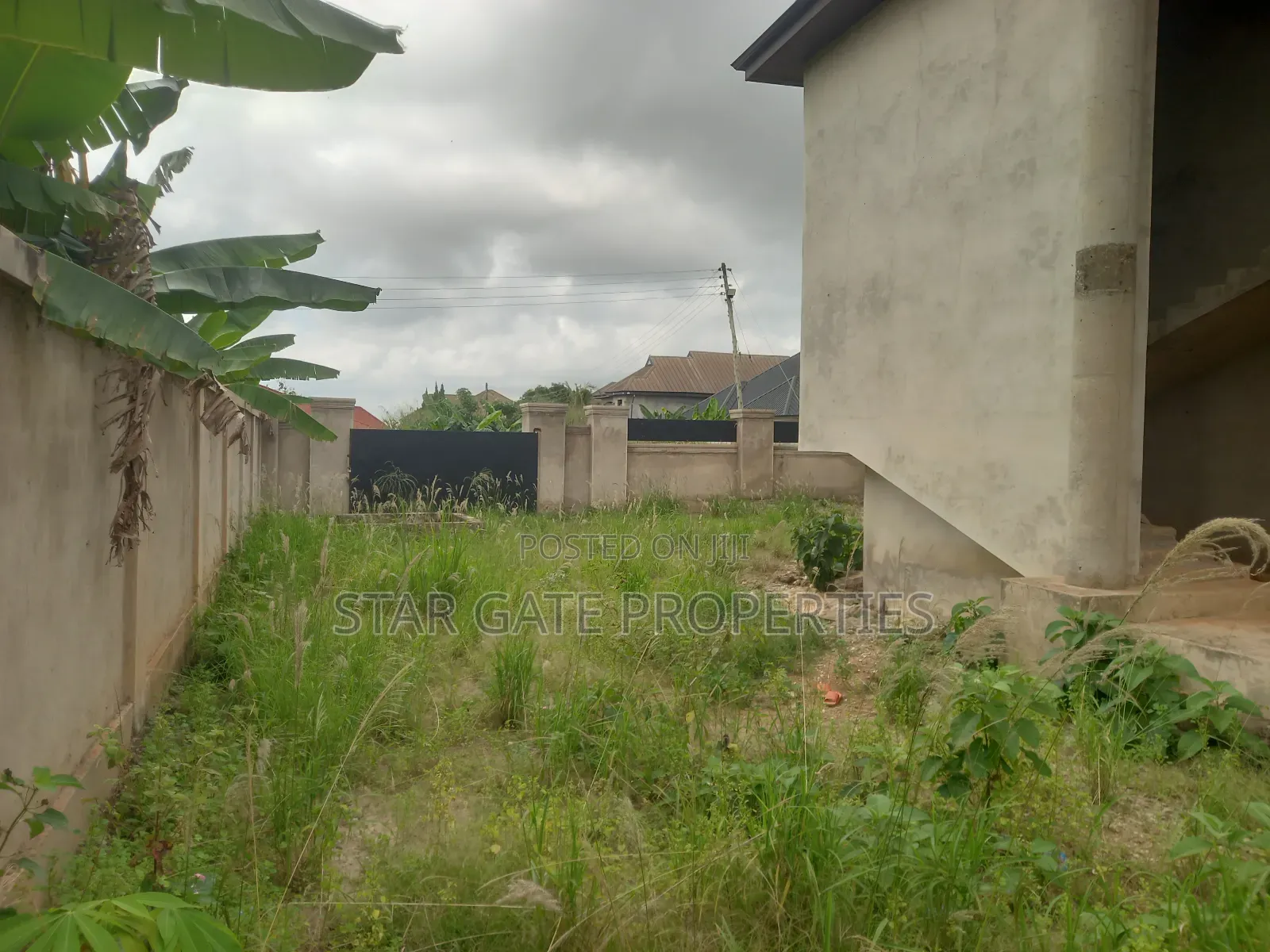 8bdrm House in Santasi Nkoransa, Kumasi Metropolitan for sale