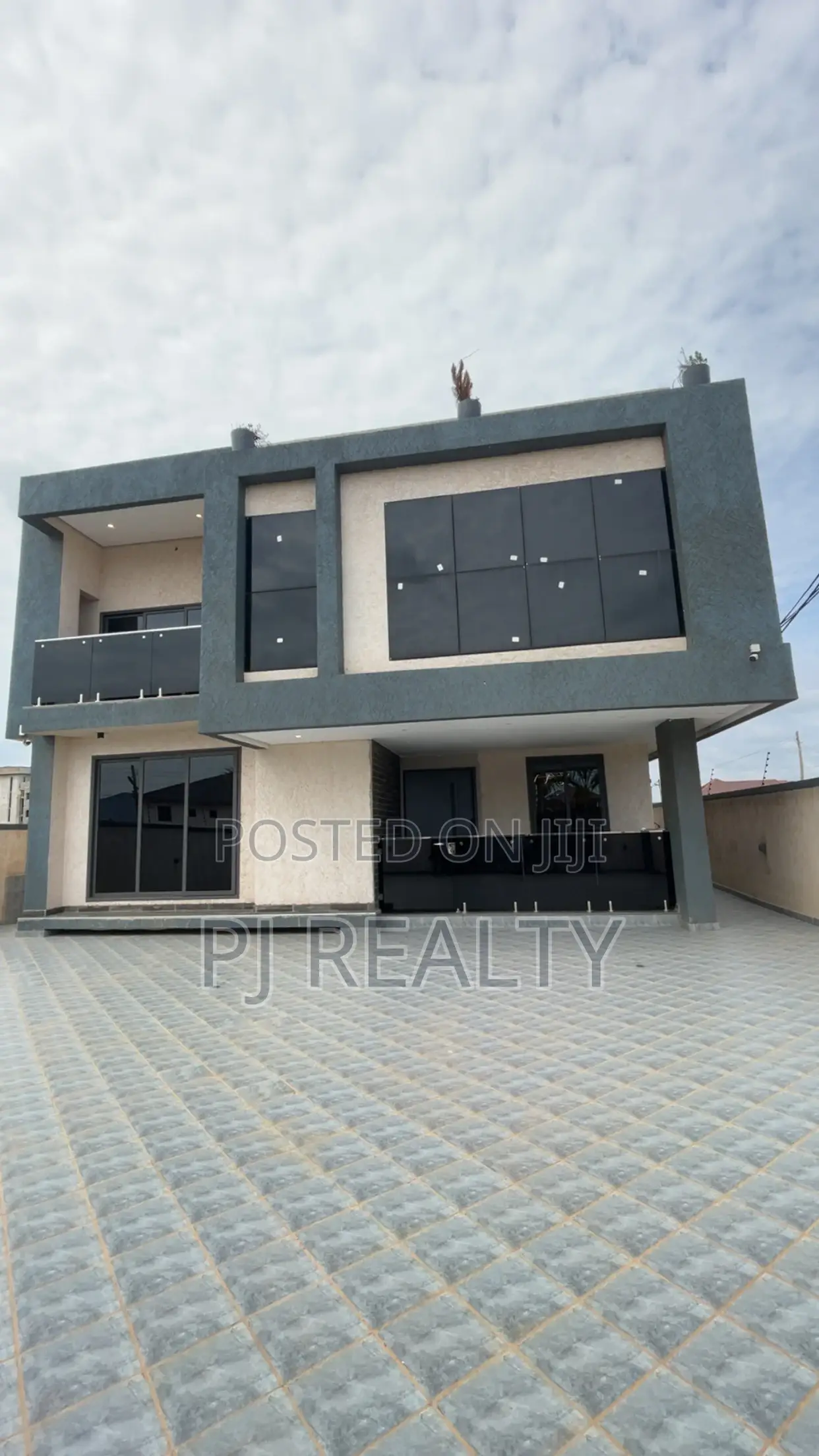 4bdrm House in Lake Side Estate for sale