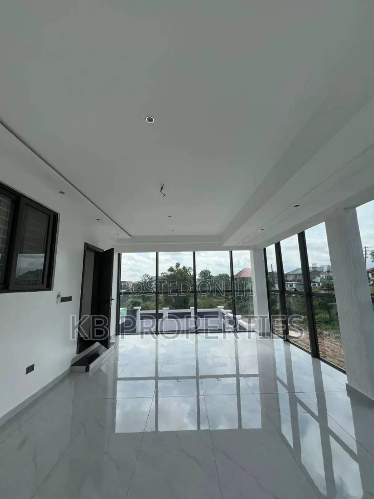 5bdrm House in Kb Properties, East Legon for sale