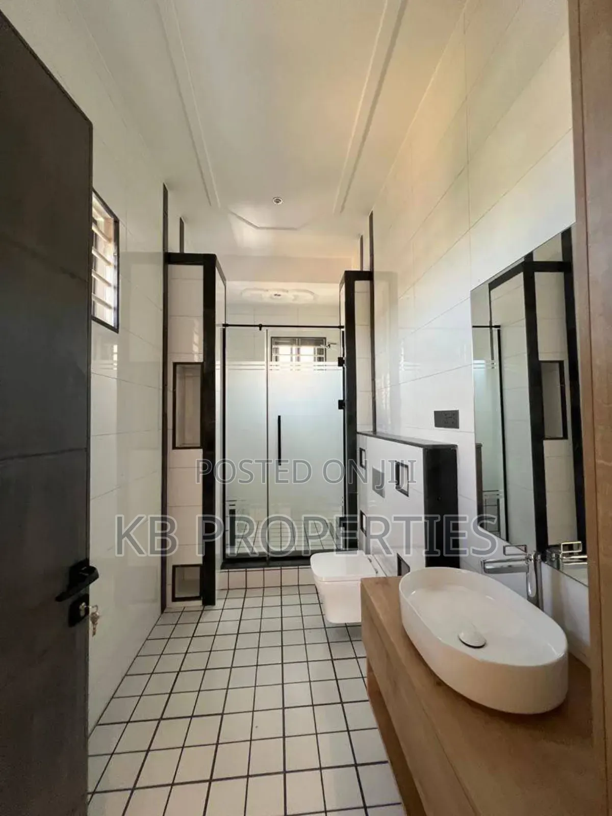 5bdrm House in Kb Properties, East Legon for sale