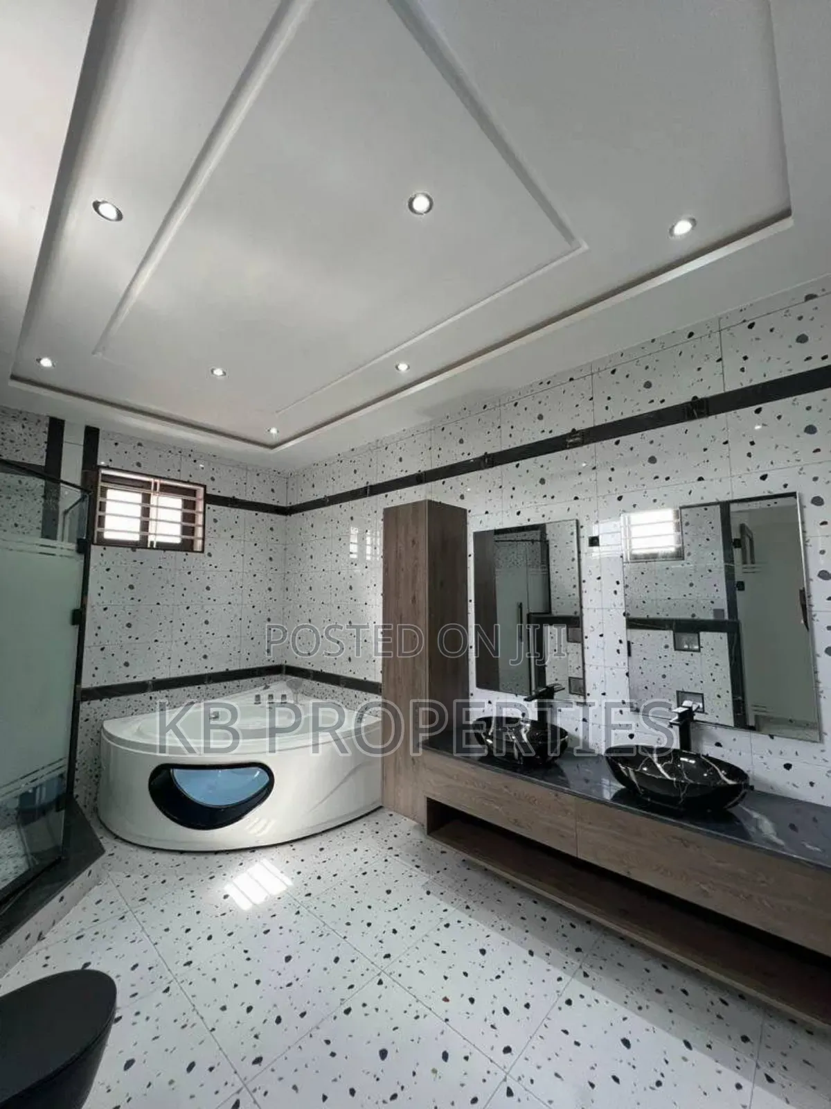 5bdrm House in Kb Properties, East Legon for sale