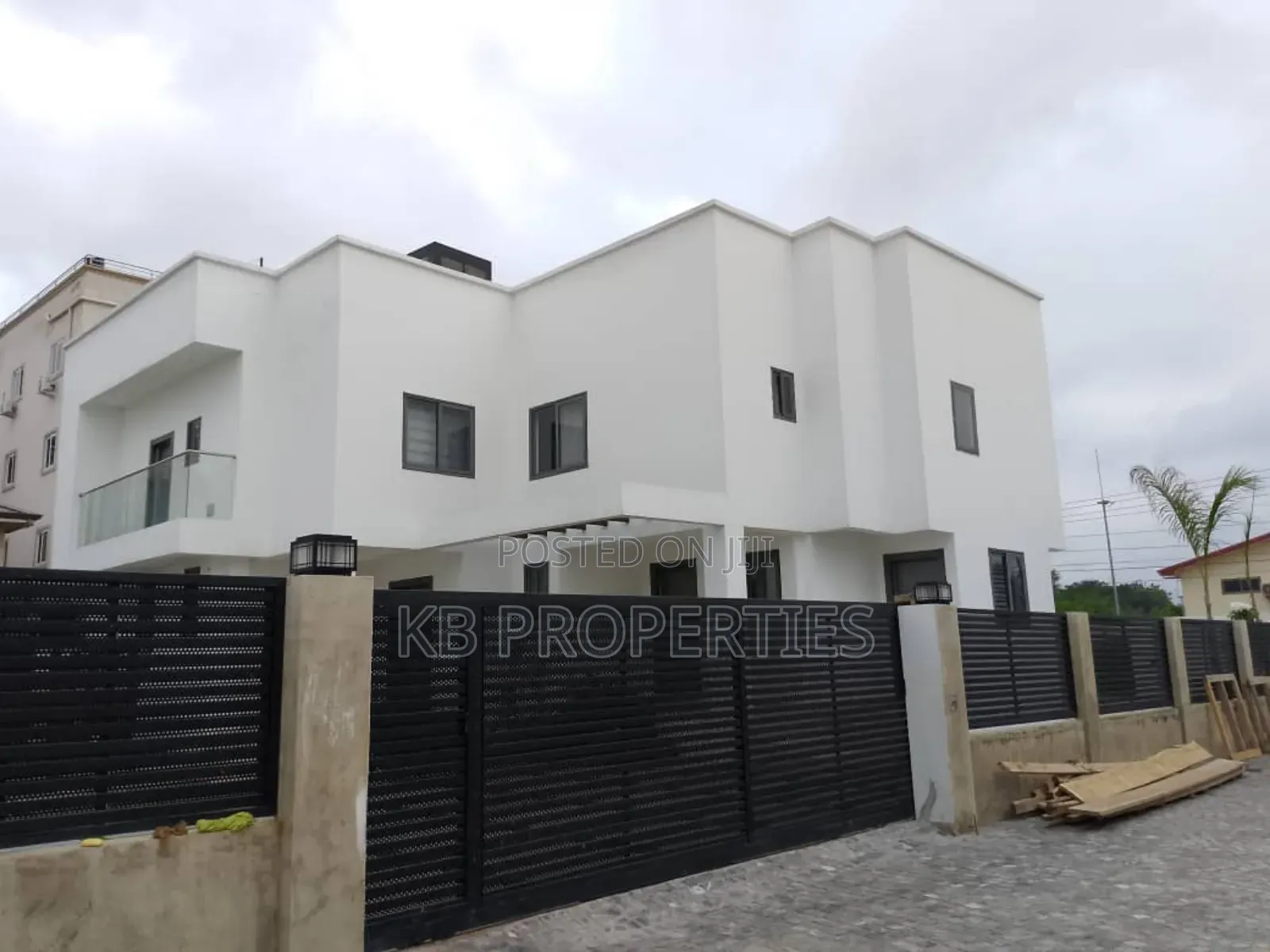 5bdrm House in Kb Properties, Cantonments for sale
