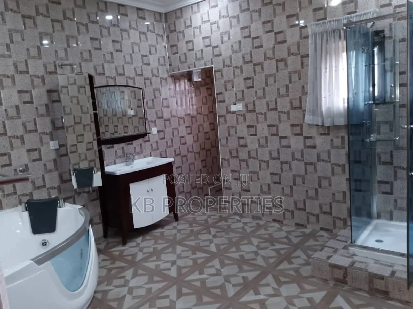 5bdrm House in Kb Properties, East Legon for sale