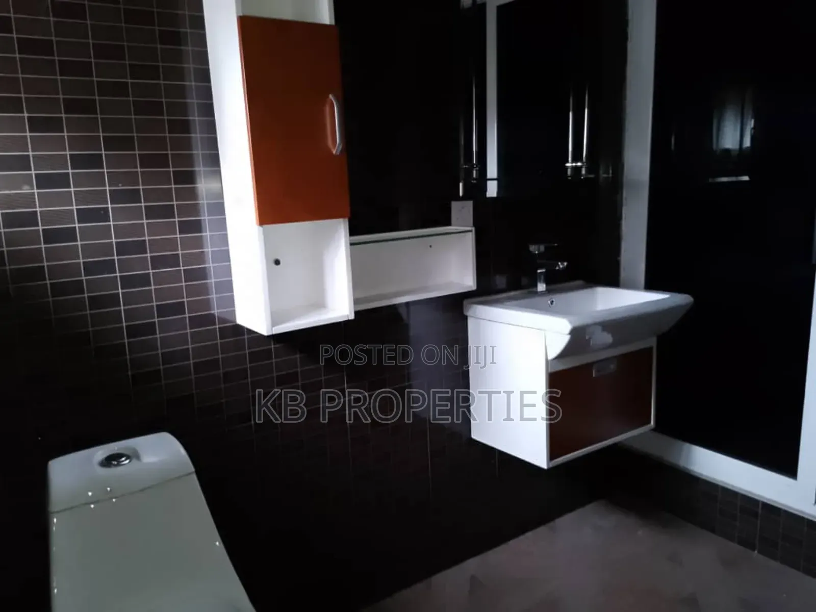 5bdrm House in Kb Properties, East Legon for sale