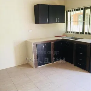 6bdrm House in Community 11, Tema Metropolitan for rent