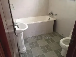 6bdrm House in Community 11, Tema Metropolitan for rent