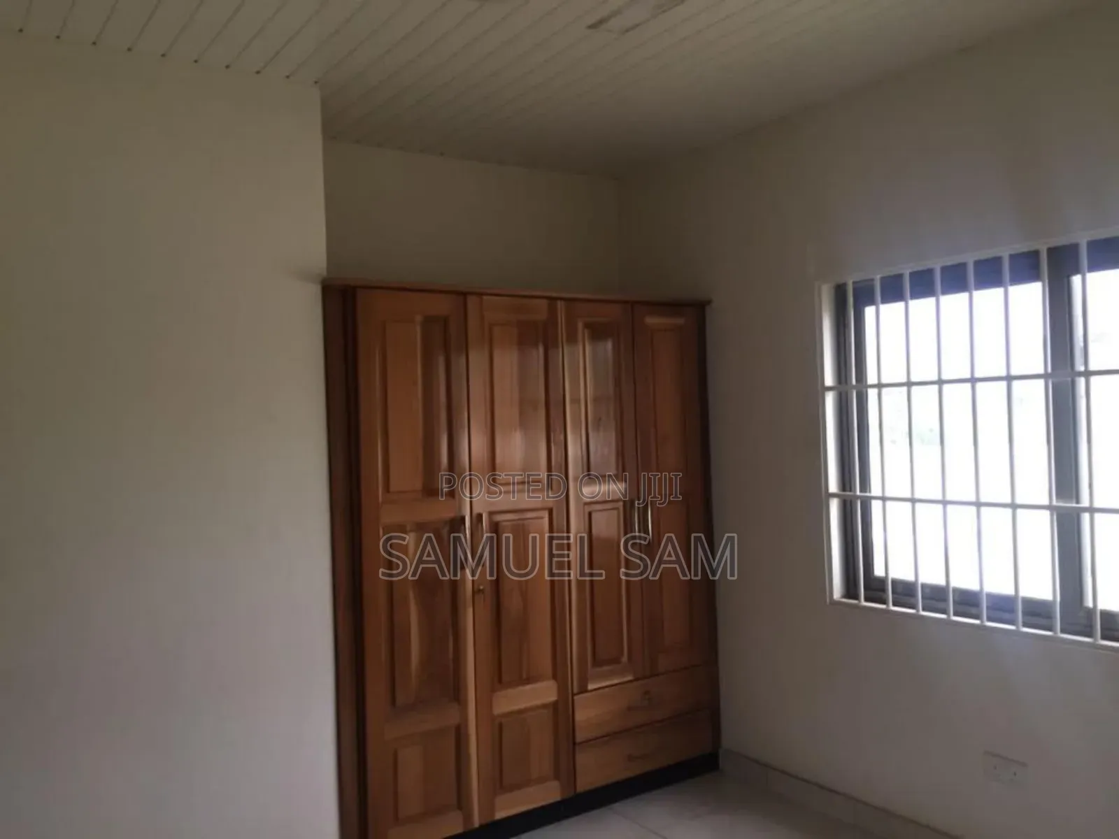 6bdrm House in Community 11, Tema Metropolitan for rent