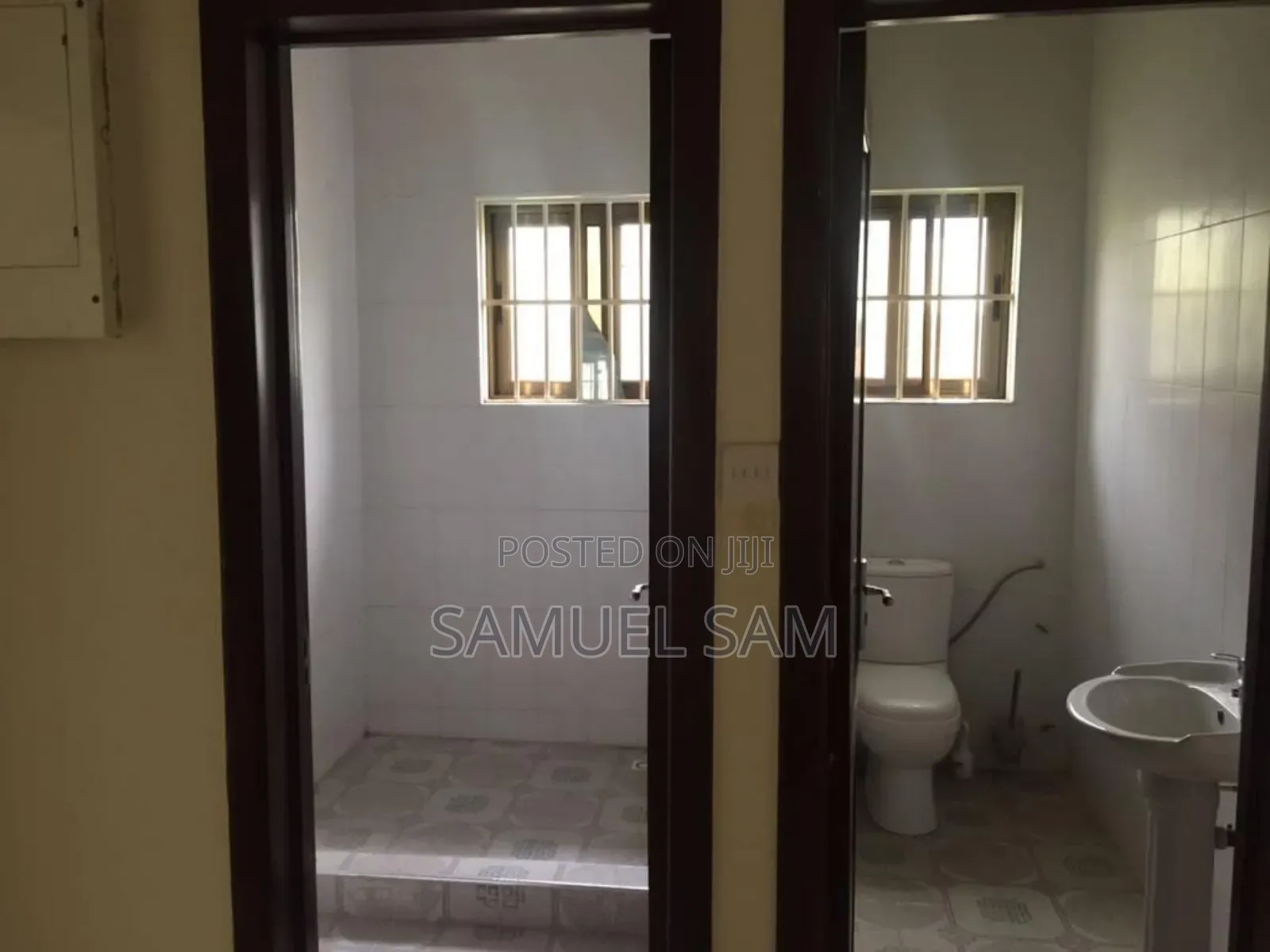 6bdrm House in Community 11, Tema Metropolitan for rent