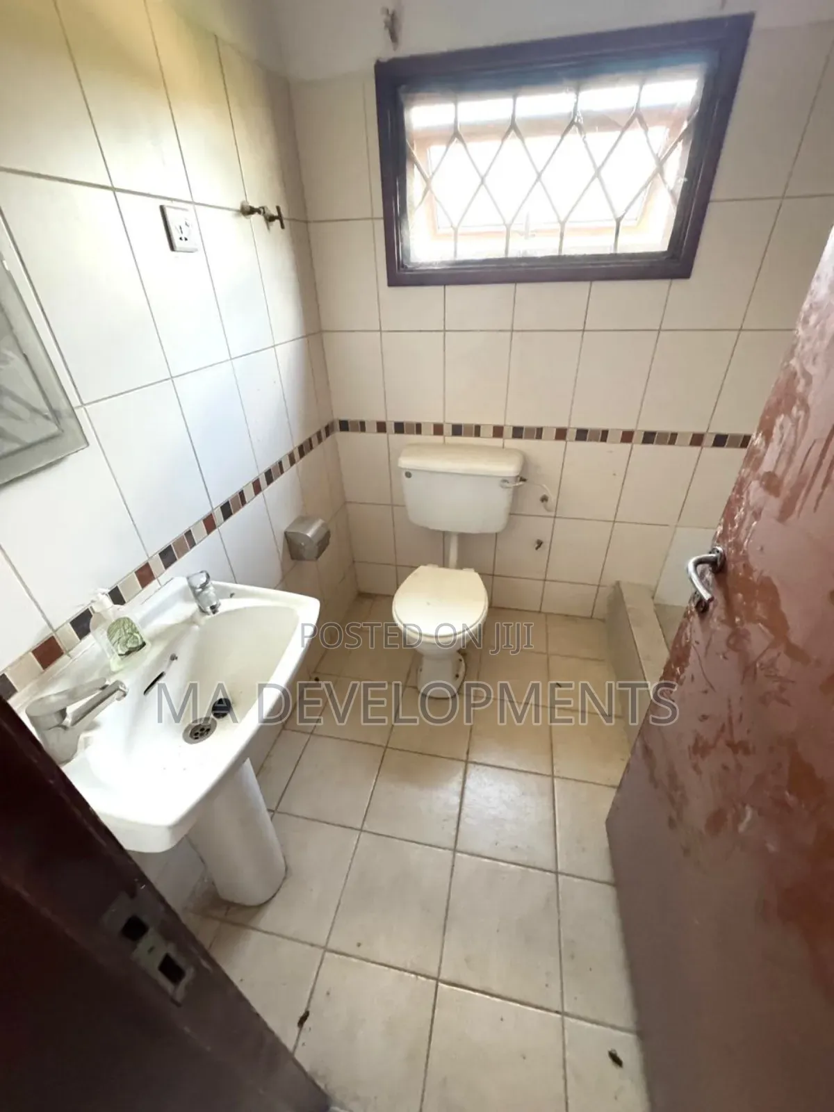 4bdrm House in Madev Realty, Kwabenya for rent