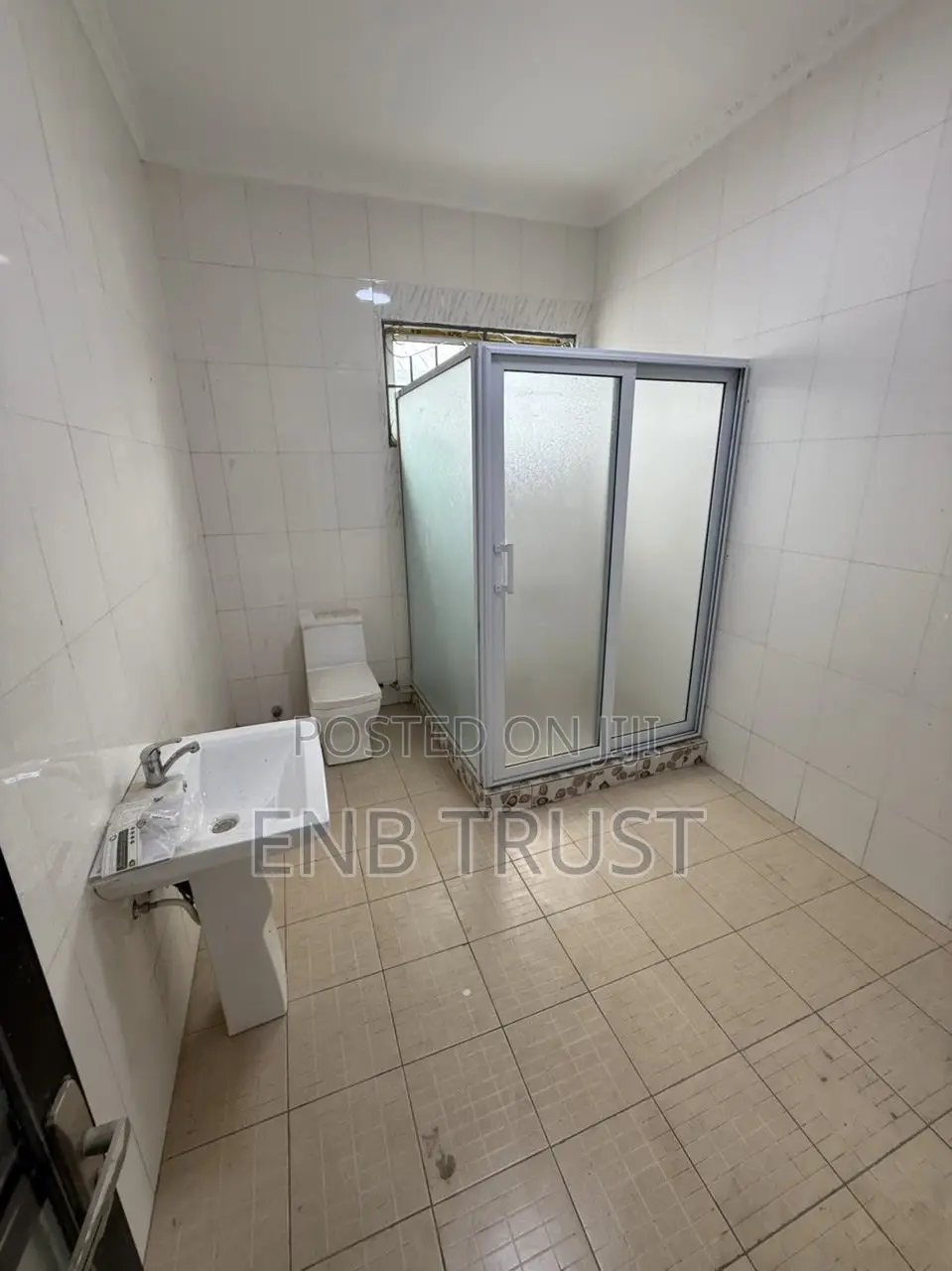 7bdrm Duplex in Tema Community 12 for rent