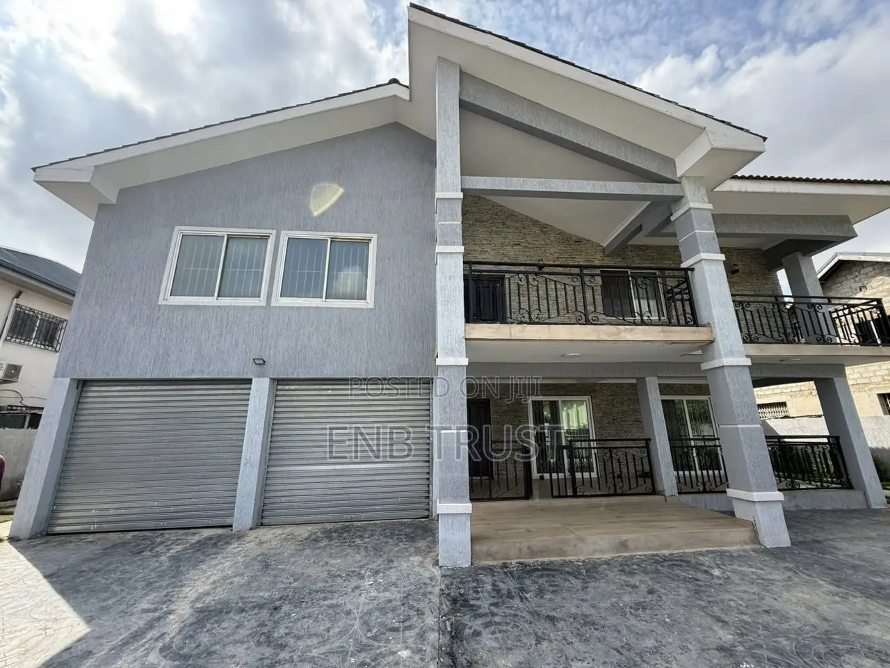 7bdrm Duplex in Tema Community 12 for rent