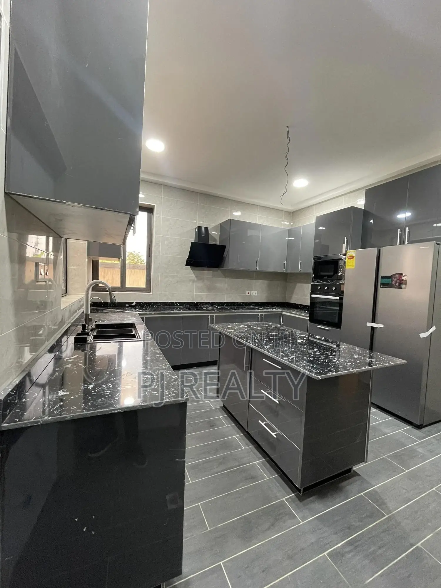 4bdrm House in Lake Side Estate for sale