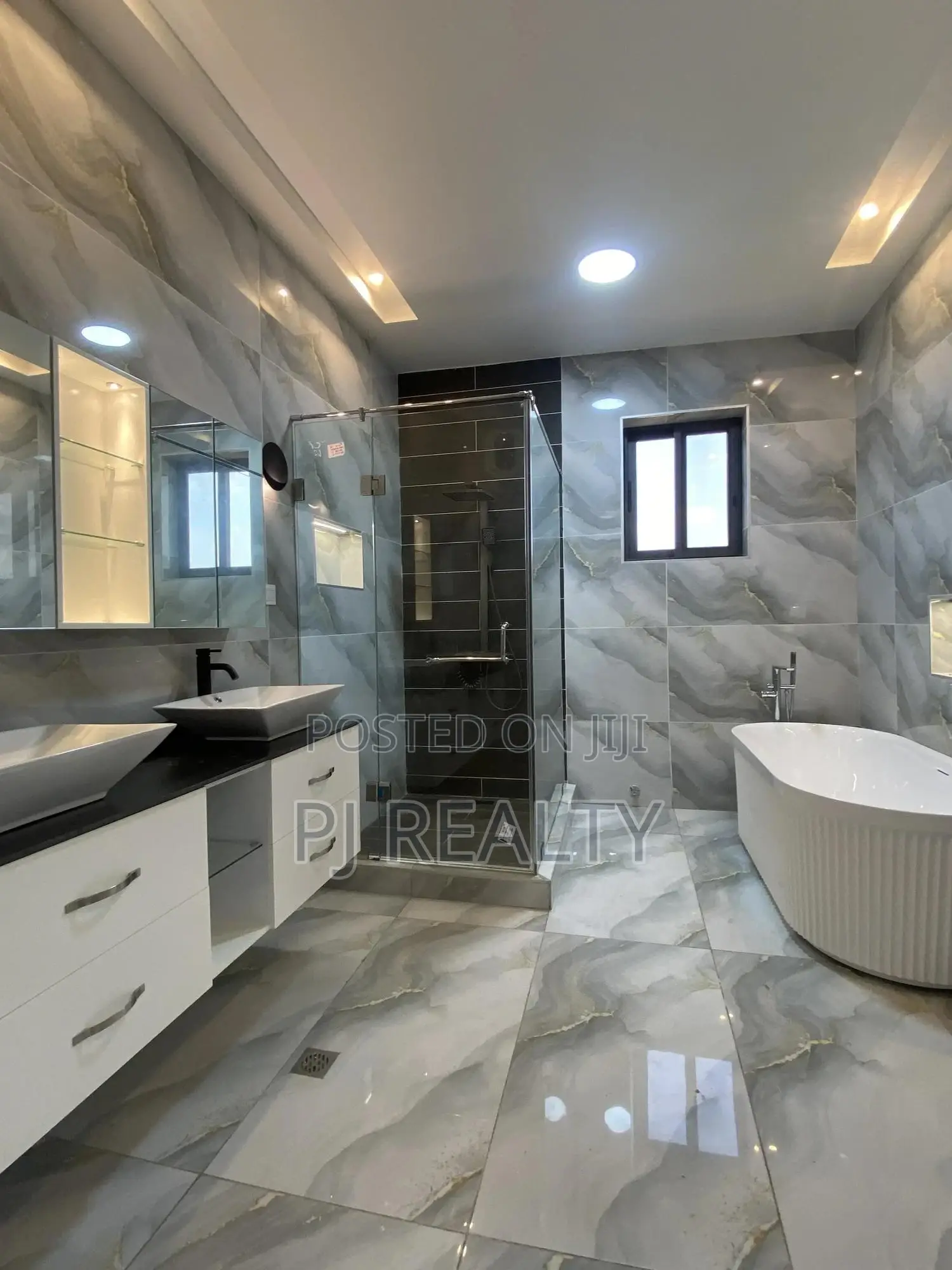 4bdrm House in Lake Side Estate for sale