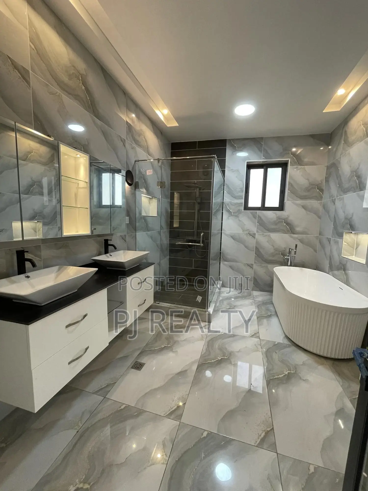 4bdrm House in Lake Side Estate for sale