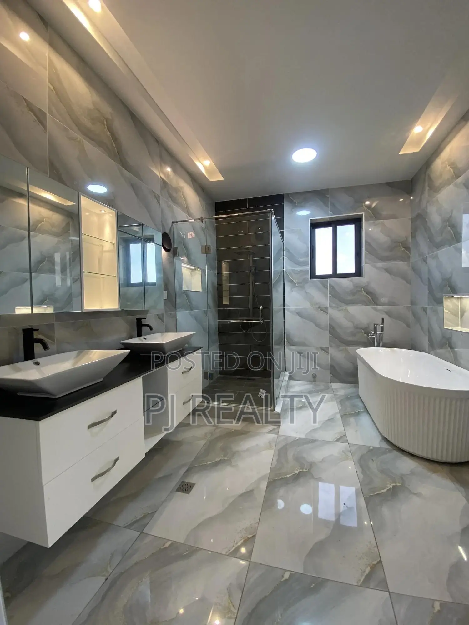 4bdrm House in Lake Side Estate for sale