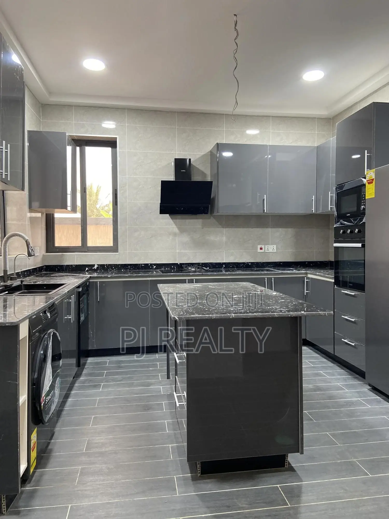 4bdrm House in Lake Side Estate for sale