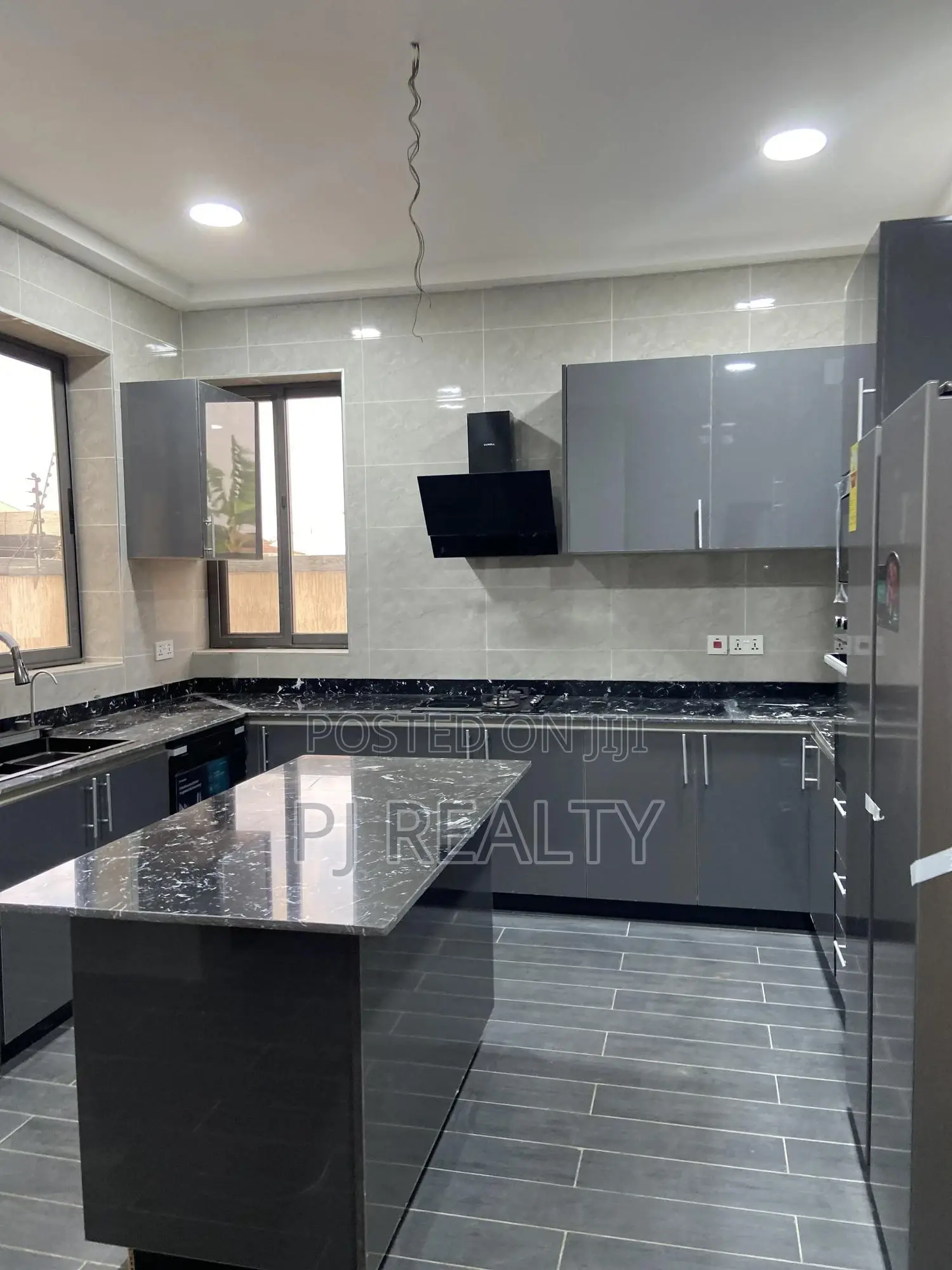 4bdrm House in Lake Side Estate for sale