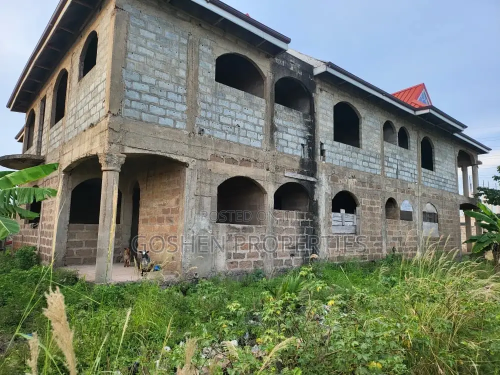 7bdrm House in Oyibi for sale