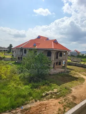 7bdrm House in Oyibi for sale