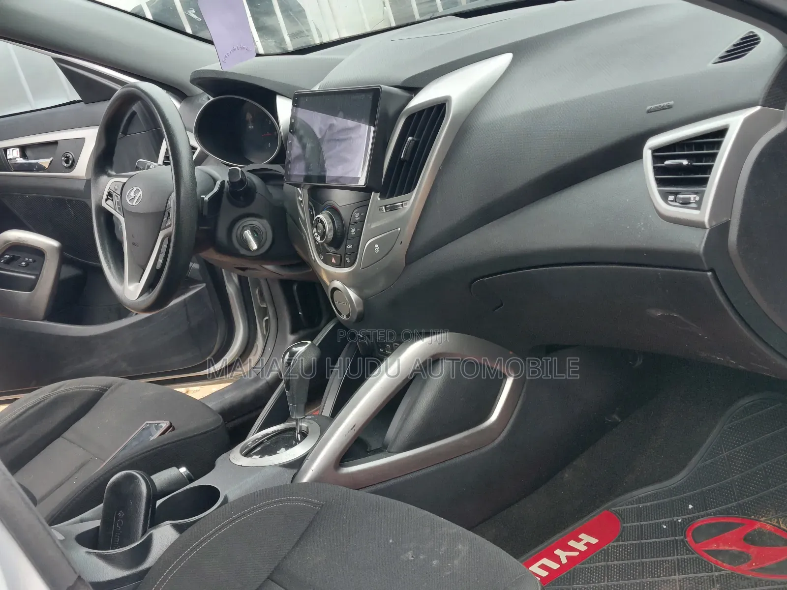 Hyundai Veloster 3dr Hatchback w/Black Interior (1.6L 4cyl 6AM) 2015