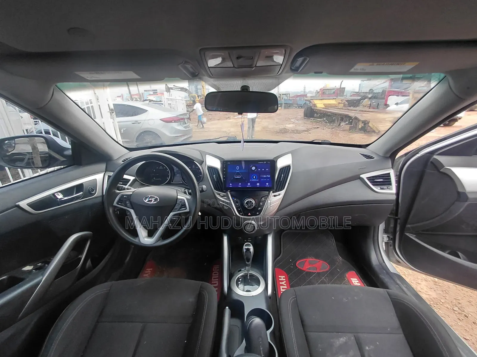 Hyundai Veloster 3dr Hatchback w/Black Interior (1.6L 4cyl 6AM) 2015