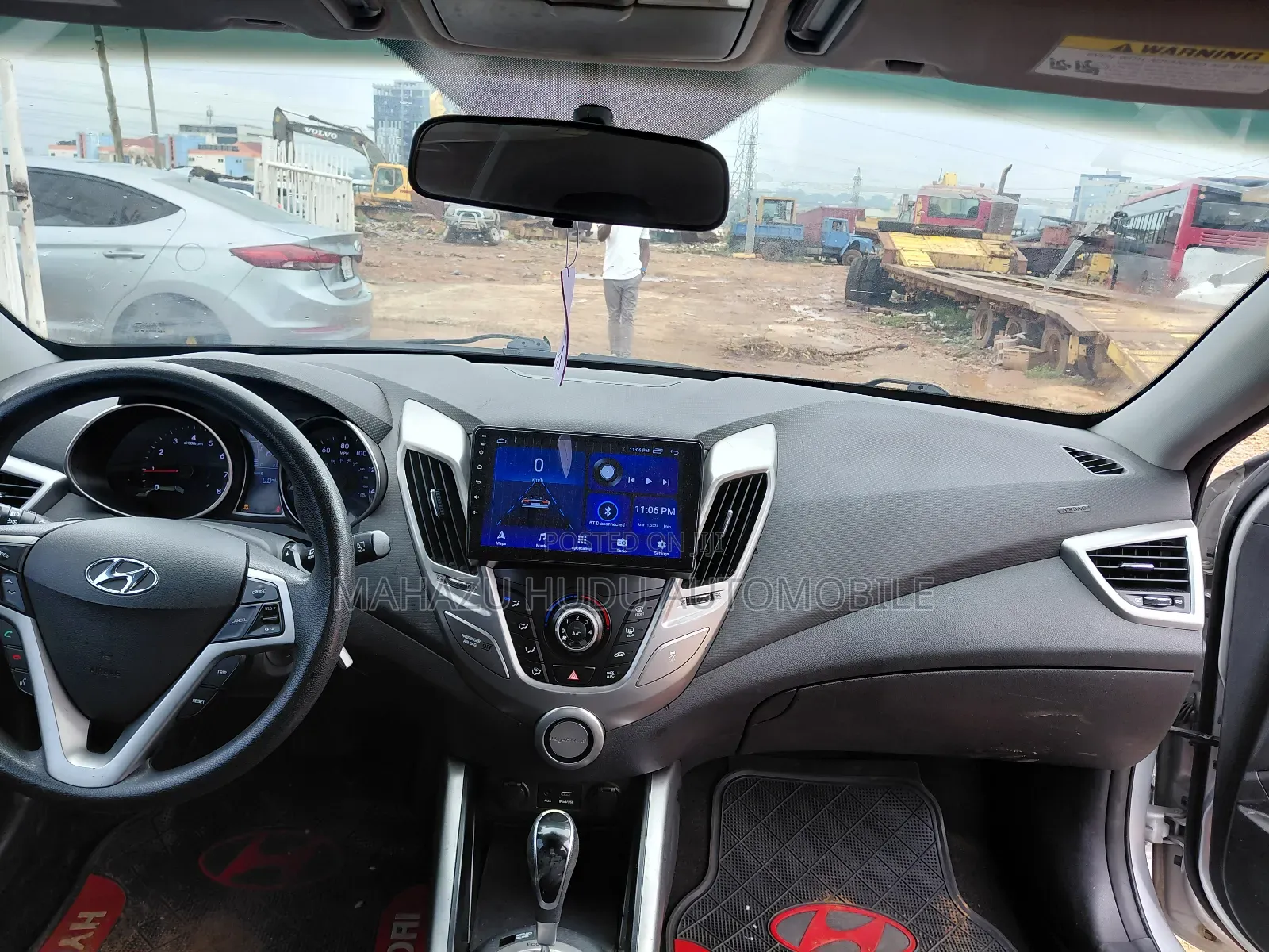 Hyundai Veloster 3dr Hatchback w/Black Interior (1.6L 4cyl 6AM) 2015