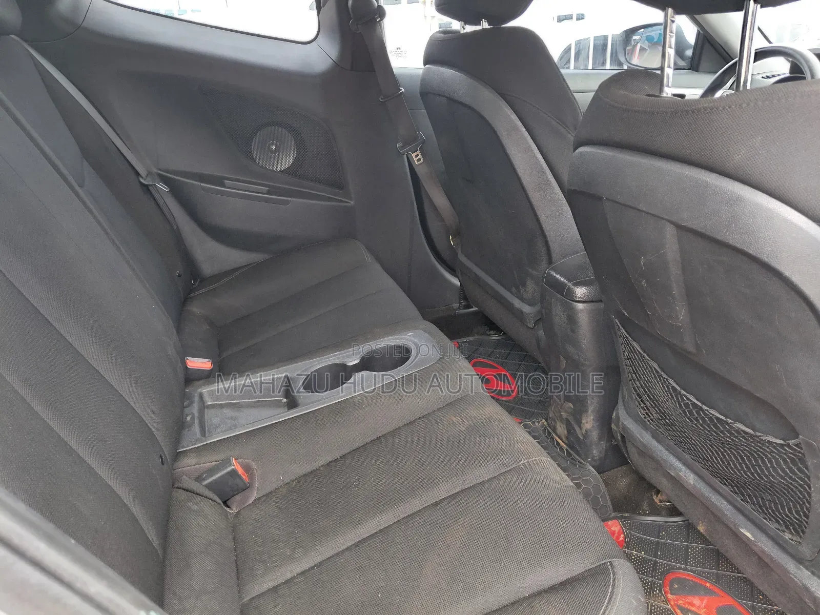 Hyundai Veloster 3dr Hatchback w/Black Interior (1.6L 4cyl 6AM) 2015